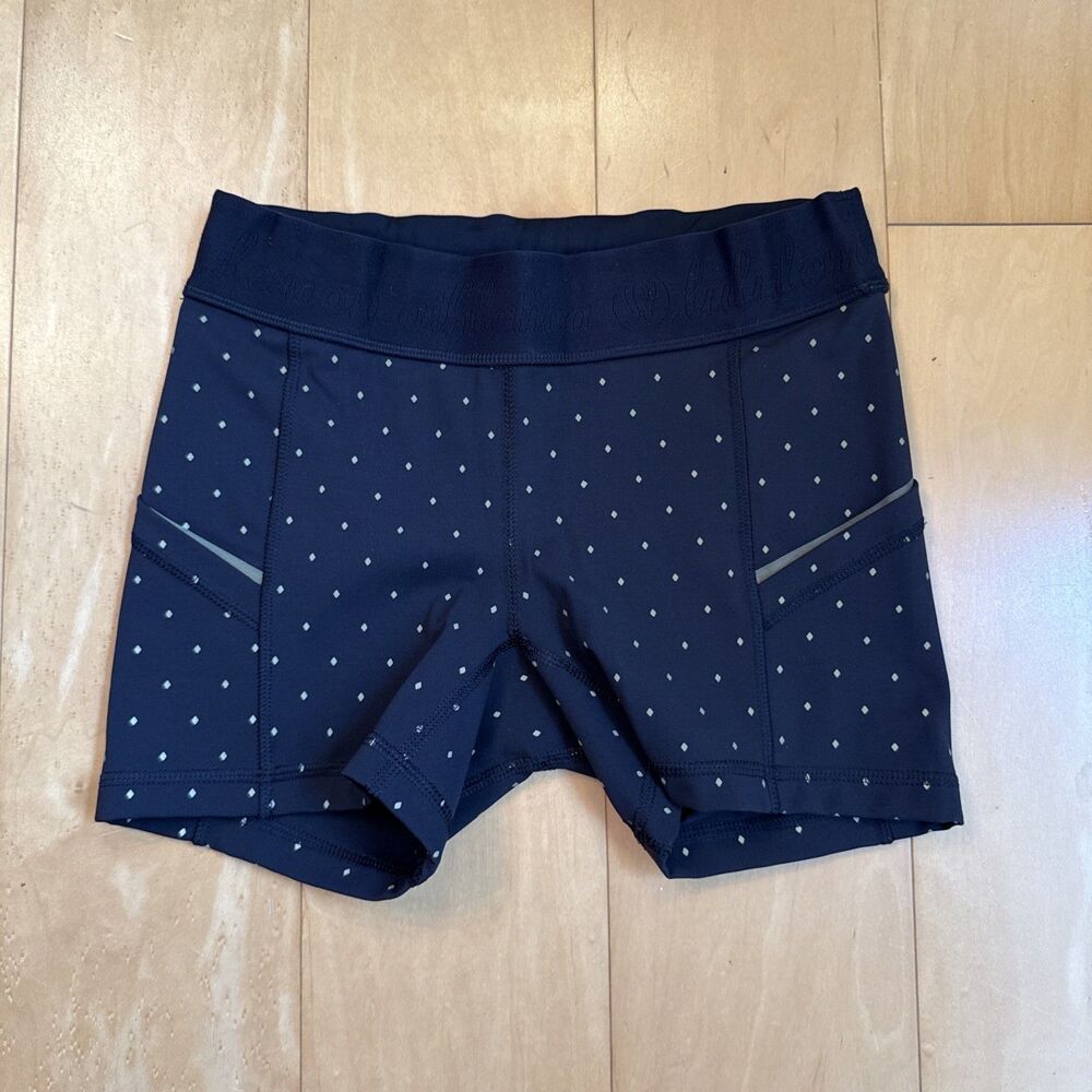 Lululemon "What The Sport" Short Black Polkadot Size 4 Womens Short 4” Inseam